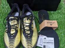 Chuteiras de futebol adidas f50 elite fg messi em dourado/preto (modelo: ig6717). uma chuteira premi