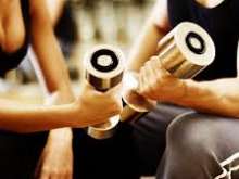 Casal fit procura mulher bi