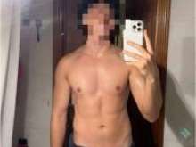 Estudante universitário novinho com corpo atlético estilo namoradinho