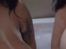 Quero mamalhuda bi para mim e amiga